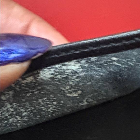 Authentic black EPI  Louis Vuitton agenda / passport holder with COA - Picture 16 of 17